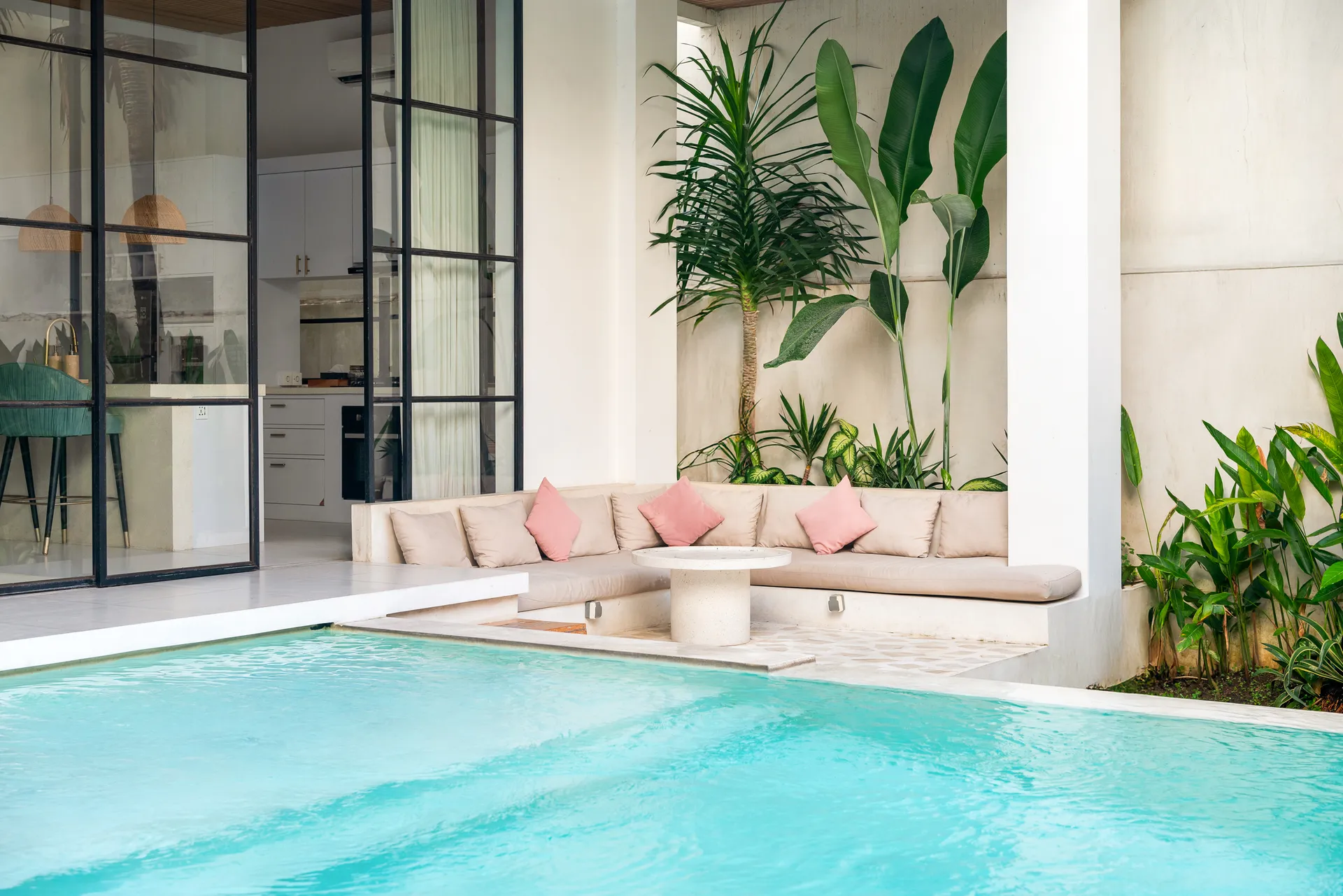Arrova Bali Berawa, Luxurious and Spacious 3BR Villa Located in Canggu