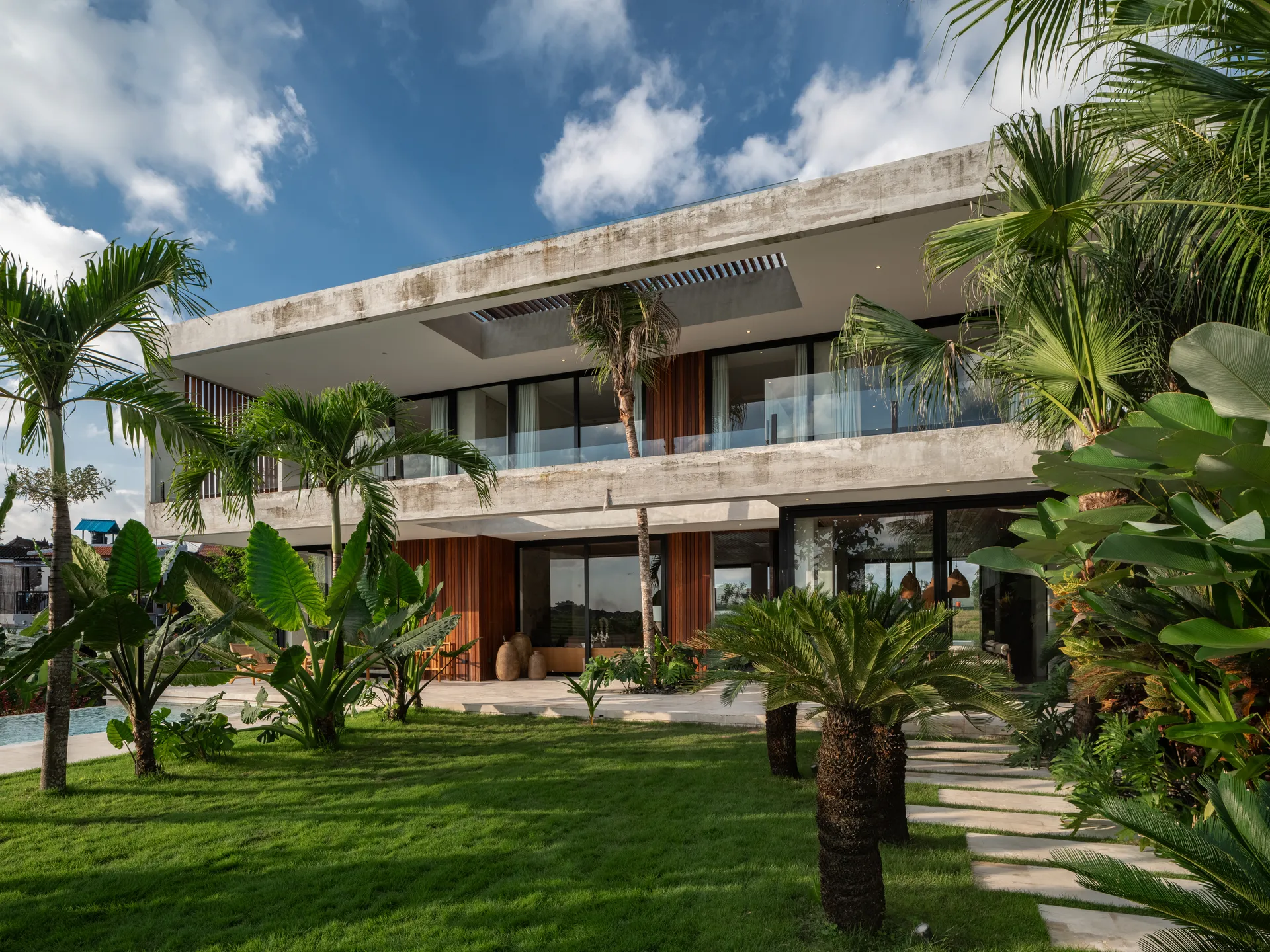 Villa Famara Bali Pererenan, Spacious Luxury 4-Bedrooms Villa with Ricefields View